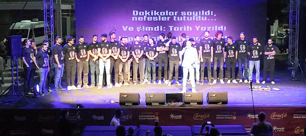 Potanın aslanları meydanda taraftarıyla bütünleşti