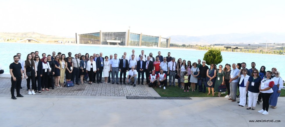 BAŞKAN MAHÇİÇEK, 15 ÜLKEDEN 200 AKADEMİSYENE EXPO 2023’Ü ANLATTI