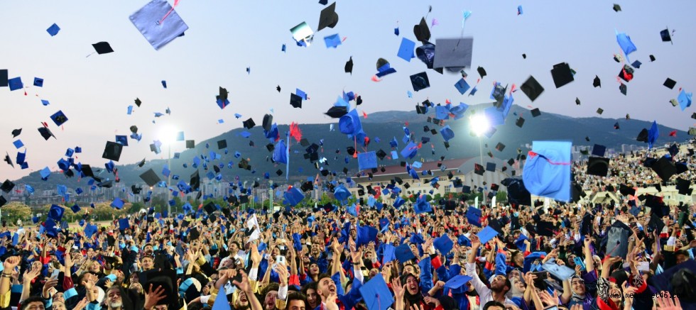 KSÜ 2021-2022 MEZUNLARINI GURUR VE COŞKU İLE UĞURLADI