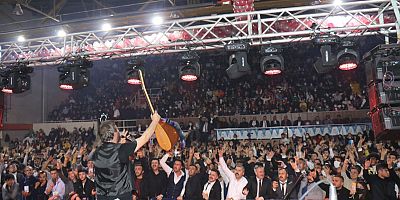 KAHRAMANMARAŞ’TA ‘TÜRK GENÇLİĞİNE SESLENİŞ’ KONSERİ



Ülkü Ocakları Kahramanmaraş İl Başkanlığı tarafından düzenlenen ‘Türk Gençliğine Sesleniş’ konserine vatandaşlar akın etti.