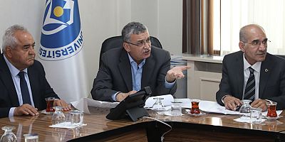 Kahramanmaraş İstiklal Üniversitesi (KİÜ) Karacasu Kampüsü’nde yapılacak çalışmalarla ilgili istişare toplantısı gerçekleştirildi.