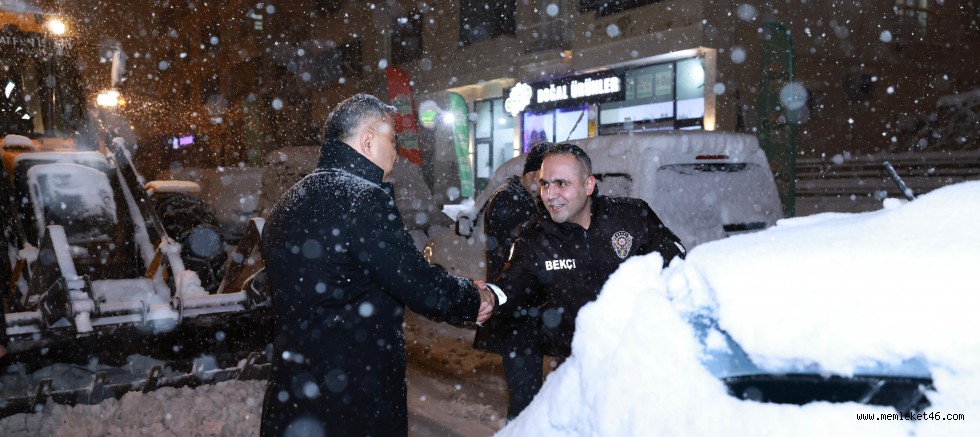 BEYAZ ESARETE GEÇİT YOK: ONİKİŞUBAT BELEDİYESİ İKİNCİ GÜNDE DE TEYAKKUZDA