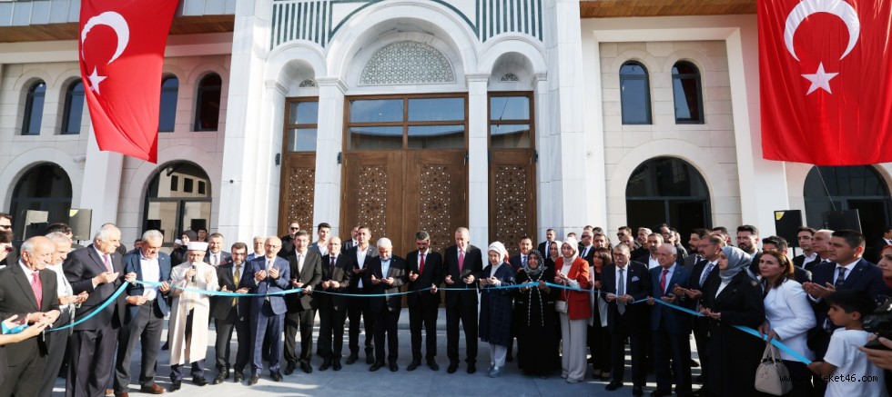 CUMHURBAŞKANI ERDOĞAN, NECAT NASIROĞLU KÜLLİYESİ’NİN AÇILIŞINI YAPTI
