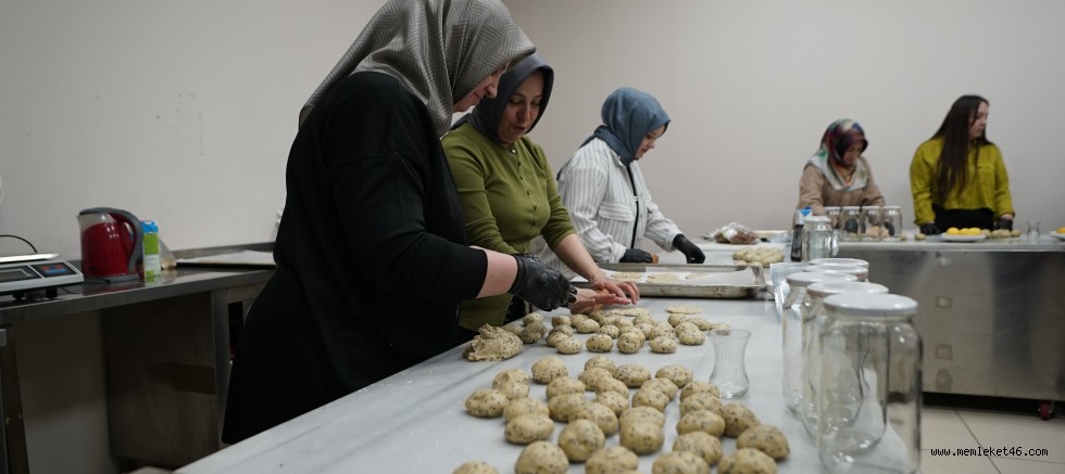 GELENEKSEL KÜLTÜRÜN LEZZETLİ HİKÂYESİ PUSULA MARAŞ’IN ATÖLYESİNDE YAZILDI