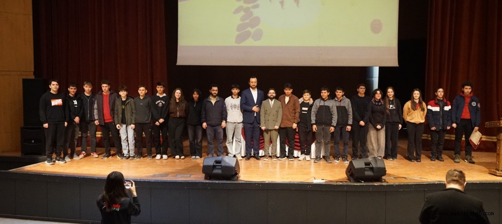 GENÇLER KURTULUŞU OYNADI, KAHRAMANMARAŞ BÜYÜKŞEHİR’DEN KÜLTÜR GEZİSİ KAZANDI