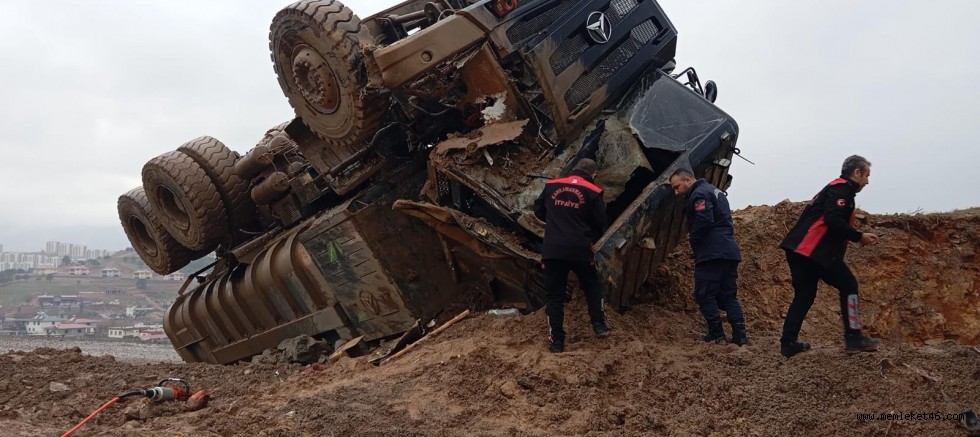 KAHRAMANMARAŞ’TA TAŞ OCAĞINDA FECİ KAZA: KAMYON DEVRİLDİ, 1 ÖLÜ