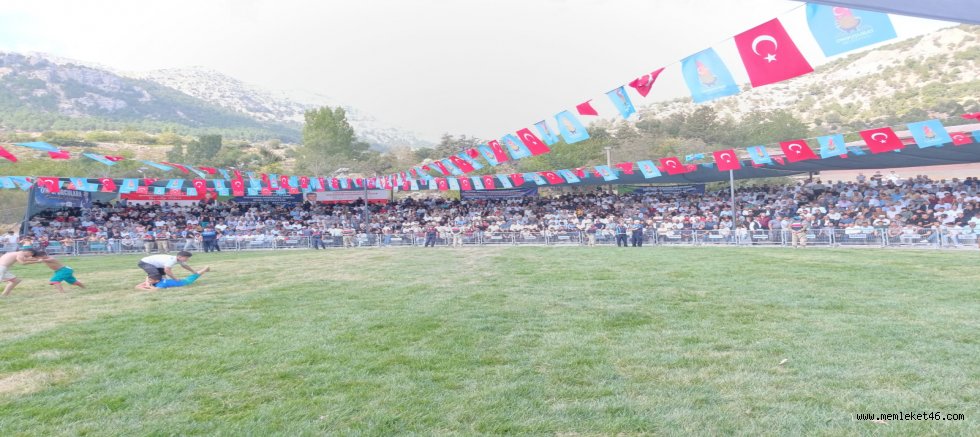 3. KERTMEN KARAKUCAK GÜREŞLERİ BAŞLADI