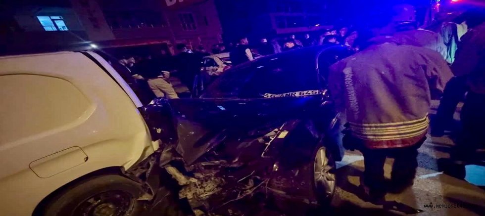 AFŞİN’DE OTOMOBİL PARK HALİNDEKİ 4 ARACA ÇARPTI: 1 YARALI