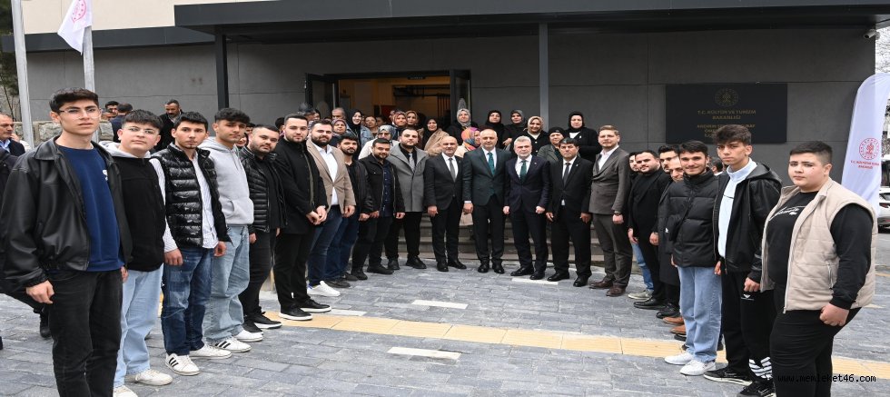 ANDIRIN ŞEHİT ASTSUBAY ÖMER HALİSDEMİR İLÇE HALK KÜTÜPHANESİ HİZMETE AÇILDI