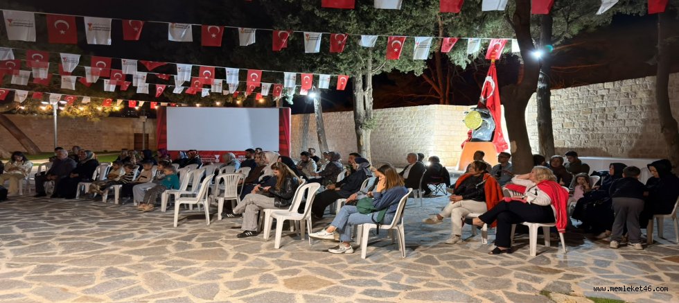 AŞIK MAHZUNİ ŞERİF’İN TÜRKÜLERİ KAHRAMANMARAŞ KALESİ’NDE YANKILANDI