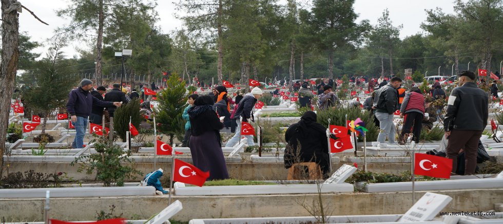 ASRIN FELAKETİNİN ÜÇÜNCÜ YILINDA DEPREM ŞEHİTLİĞİNDE VEFA NÖBETİ