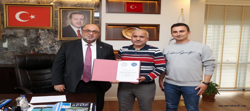 BAŞKAN AKPINAR, “PARK VE BAHÇELERİMİZİN BANKLARINI MESLEK LİSELERİMİZ ÜRETMEYE DEVAM EDECEK”