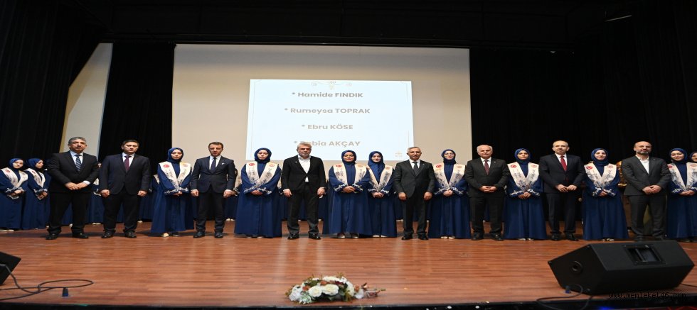 BAŞKAN GÖRGEL, 70 HAFIZIN MEZUNİYET SEVİNCİNE ORTAK OLDU