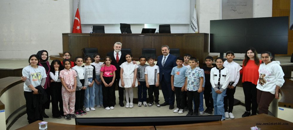 BAŞKAN GÖRGEL, KOLTUĞU MİNİK BAŞKAN MİNA NUR’A DEVRETTİ