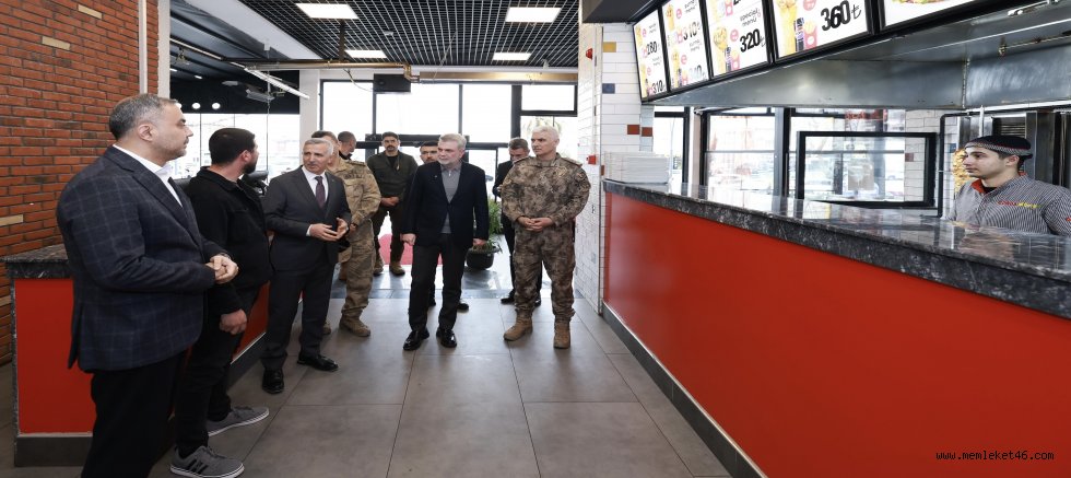 BAŞKAN GÖRGEL VE VALİ ÜNLÜER, UZUNÇARŞI’DA ESNAF VE VATANDAŞLARLA BİR ARAYA GELDİ