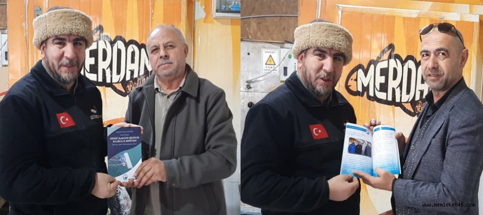 BAŞKAN İBRAHİM SARI’DAN GAZETECİLER BİLAL EVRAN VE HALİL HINAZ’A ANLAMLI HEDİYE: “DENİZİ OLMAYAN ŞEHİRDE BALIKÇILIK SERÜVENİ” TAKDİM EDİLDİ