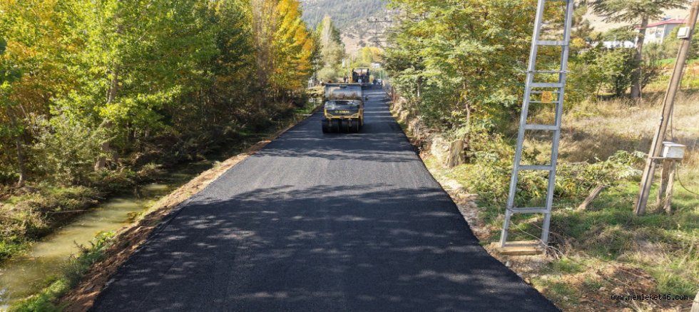 BÜYÜKŞEHİR’DEN GÖKSUN KIRSALINDA ULAŞIMI İYİLEŞTİREN ASFALT HAMLESİ