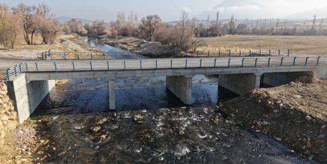 BÜYÜKŞEHİR’DEN GÖKSUN KIRSALINDA ULAŞIMI İYİLEŞTİREN YOL ÇALIŞMASI