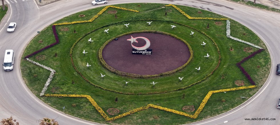 BÜYÜKŞEHİR’DEN RENKLİ DOKUNUŞ: KAHRAMANMARAŞ ÇİÇEK AÇTI