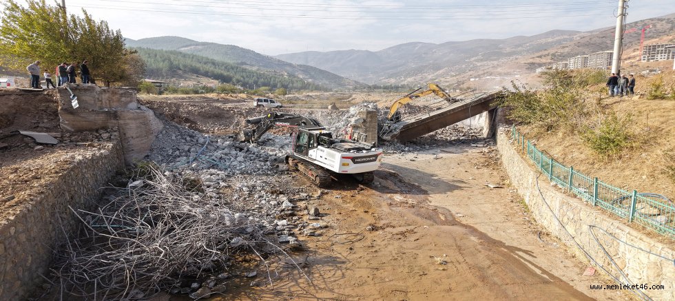 BÜYÜKŞEHİR’DEN ŞEKEROBA’YA YENİ KÖPRÜ