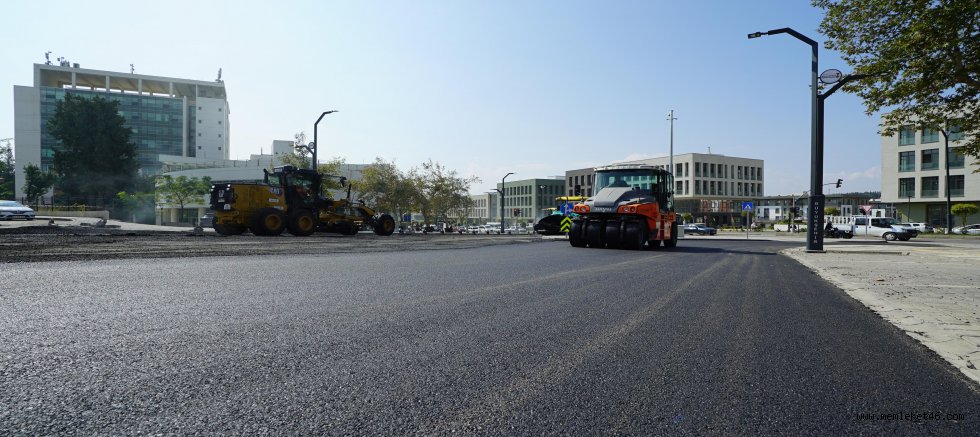BÜYÜKŞEHİR, HÜKÜMET BULVARI’NIN ASFALTINI YENİLİYOR