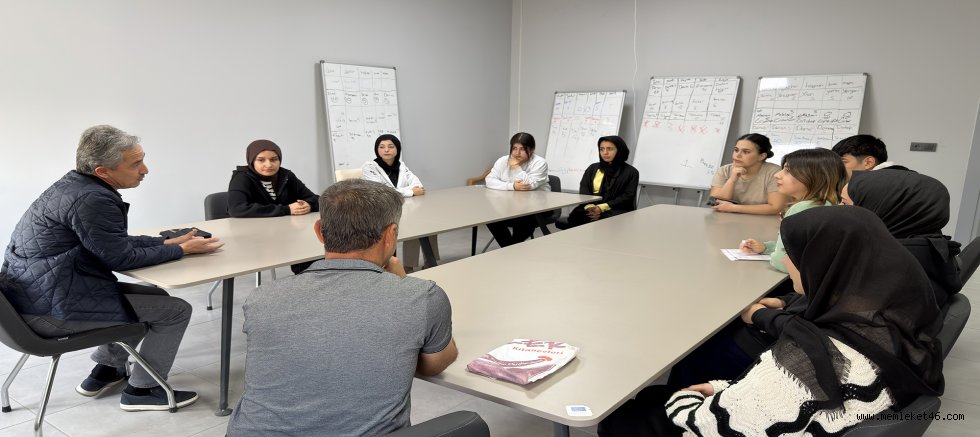 BÜYÜKŞEHİR’İN GENÇLİK MERKEZİNDE HEM DERS ÇALIŞMA HEM SOSYALLEŞME İMKÂNI