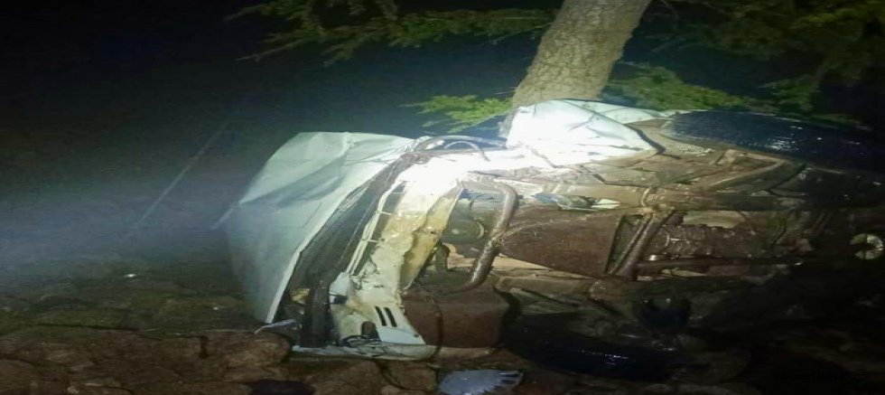 ÇAĞLAYANCERİT’TE OTOMOBİL ŞARAMPOLE YUVARLANDI: 2 YARALI