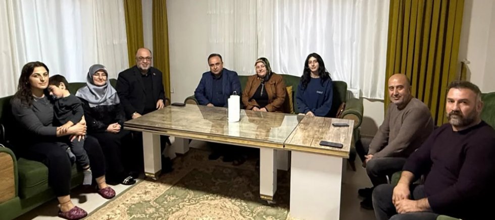 DULKADİROĞLU BELEDİYE BAŞKANI MEHMET AKPINAR’DAN MUHTAR MUSTAFA İKİZLER’E ZİYARET