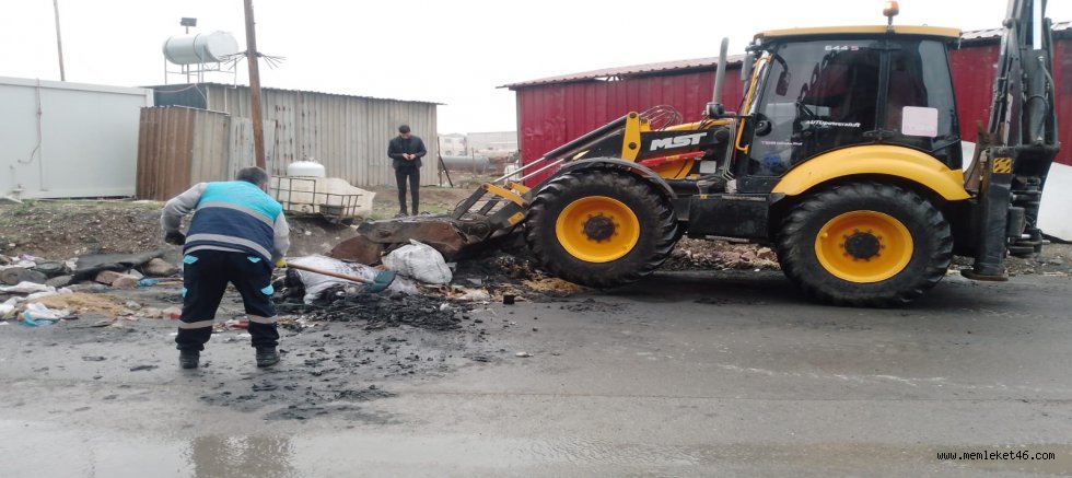 DULKADİROĞLU’NDA BAYRAM ÖNCESİ TEMİZLİK ÇALIŞMALARI HIZ KAZANDI