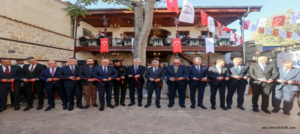 DULKADİROĞLU’NDA KÜLTÜR VE SANATA YENİ BİR SOLUK: AVLU1890 GÖRKEMLİ TÖRENLE AÇILDI