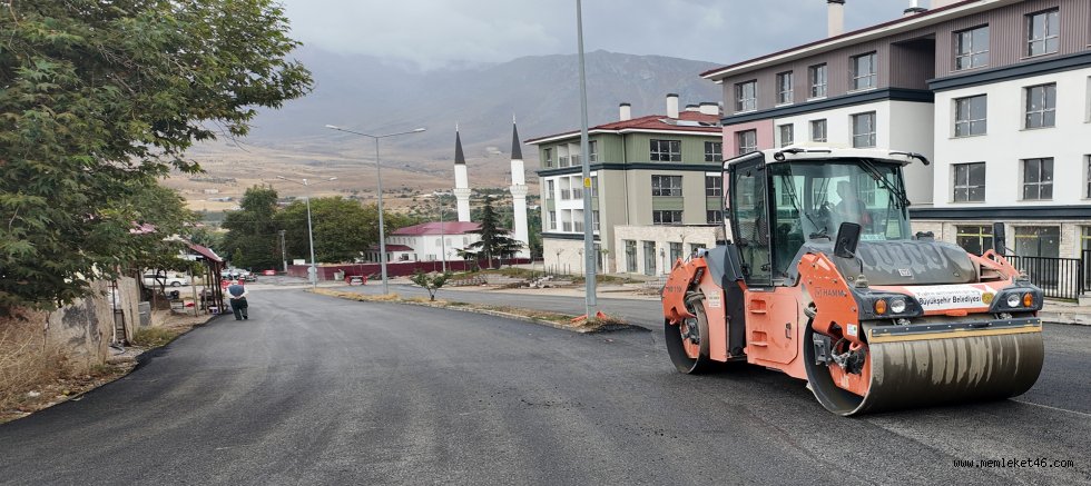 EKİNÖZÜ’NDE ALTYAPI TAMAM, SIRA ASFALTTA: 2 KİLOMETRELİK YOL YENİLENİYOR