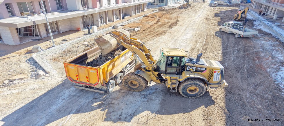 ELBİSTAN’DA HACI ESAT EFENDİ CADDESİ BÜYÜKŞEHİR’LE YENİLENİYOR