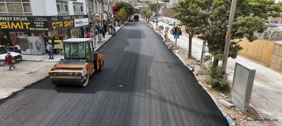 ELBİSTAN’DA ULAŞIMI RAHATLATACAK ÇALIŞMA: HULUSİ EFENDİ BULVARI BAŞTAN AŞAĞI YENİLENİYOR