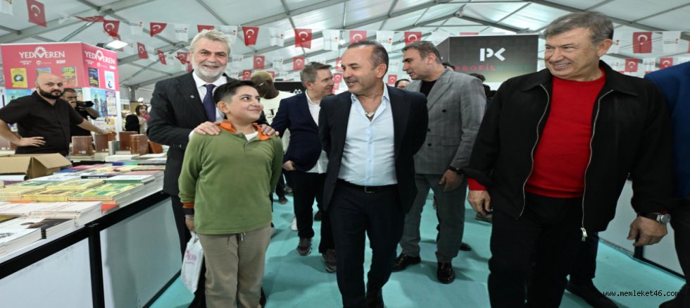 FUTBOL EFSANELERİ KİTAP FUARI’NDA KAHRAMANMARAŞLILARLA BULUŞTU