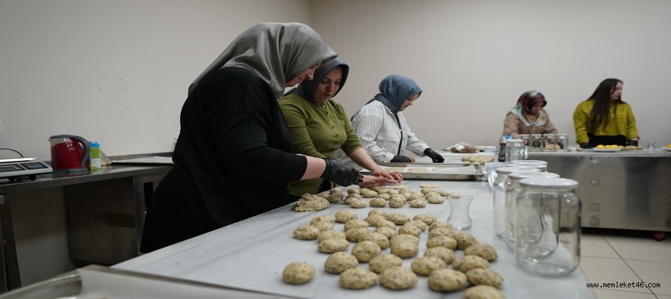 GELENEKSEL KÜLTÜRÜN LEZZETLİ HİKÂYESİ PUSULA MARAŞ’IN ATÖLYESİNDE YAZILDI