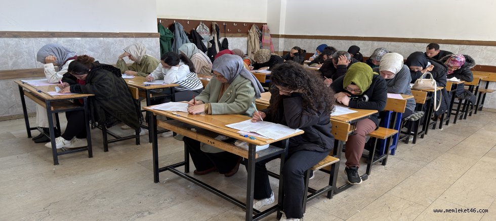 GENÇLER GERÇEK SINAV ATMOSFERİNİ YAŞADI KAHRAMANMARAŞ BÜYÜKŞEHİR’İN DENEME SINAVINA YOĞUN İLGİ