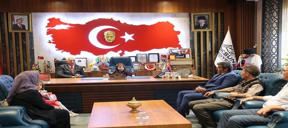  GÖKSUN BELEDİYE BAŞKANI SELİM CÜCE, 23 NİSAN’DA BAŞKANLIK KOLTUĞUNU EBRAR DURNA’YA DEVRETTİ