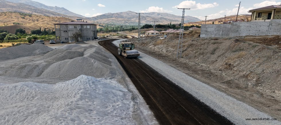 GÖKSUN’DA MAHALLELERİ BİRBİRİNE BAĞLAYAN YOLA 10 MİLYON TL’LİK YATIRIM
