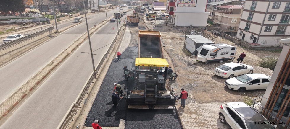 KAHRAMANMARAŞ BÜYÜKŞEHİR, ASFALT MESAİSİNİ DULKADİROĞLU’NDA SÜRDÜRÜYOR