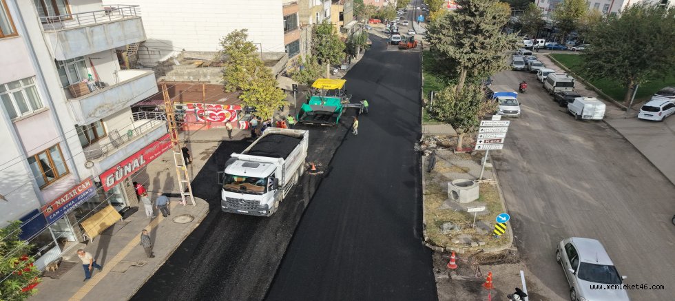 KAHRAMANMARAŞ BÜYÜKŞEHİR BAYAZITLI BULVARI’NDA ASFALT MESAİSİNİ SÜRDÜRÜ
