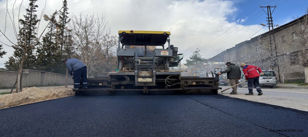 KAHRAMANMARAŞ BÜYÜKŞEHİR BELEDİYESİ DULKADİROĞLU’NDA YOL YENİLEME ÇALIŞMALARINI SÜRDÜRÜYOR