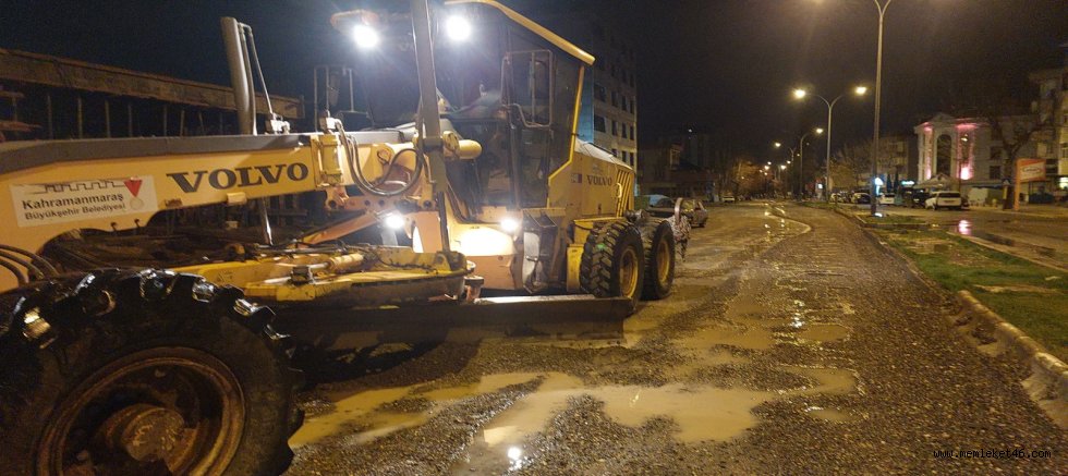 KAHRAMANMARAŞ BÜYÜKŞEHİR BOZULAN YOLLARI ONARIYOR