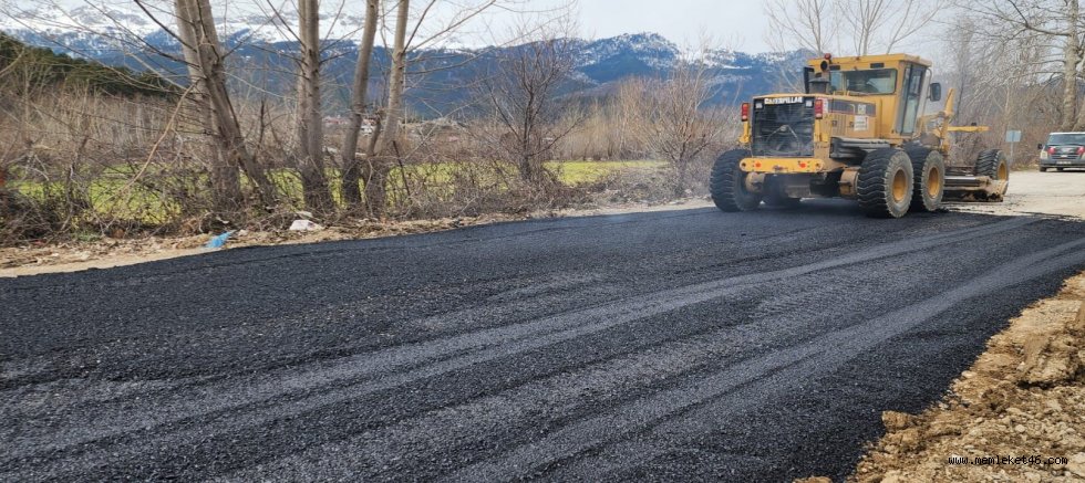  KAHRAMANMARAŞ BÜYÜKŞEHİR’DEN ANDIRIN’DA 30 KİLOMETRELİK GRUP YOLUNDA ASFALT ÇALIŞMASI