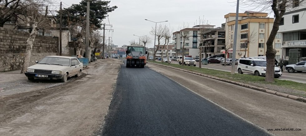 KAHRAMANMARAŞ BÜYÜKŞEHİR’DEN DULKADİROĞLU’NDA ASFALT SEFERBERLİĞİ 