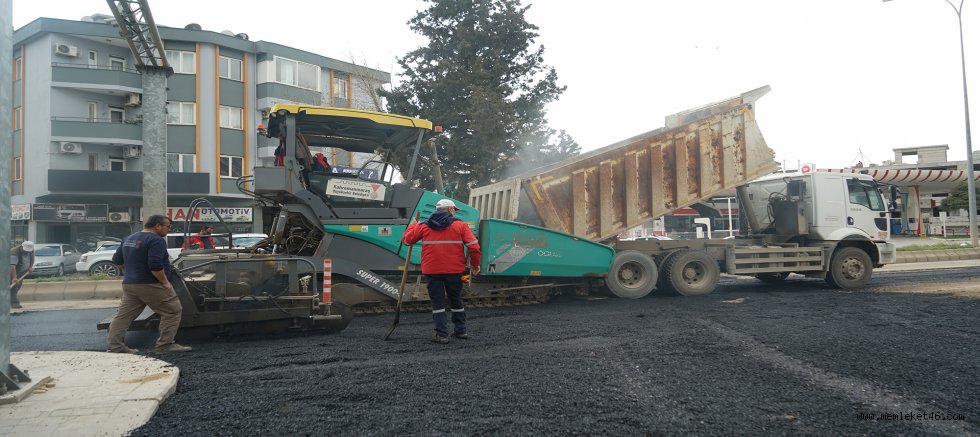 KAHRAMANMARAŞ BÜYÜKŞEHİR’DEN TRABZON VE KUDDUSİ BABA BULVARLARINDA ASFALT SEFERBERLİĞİ