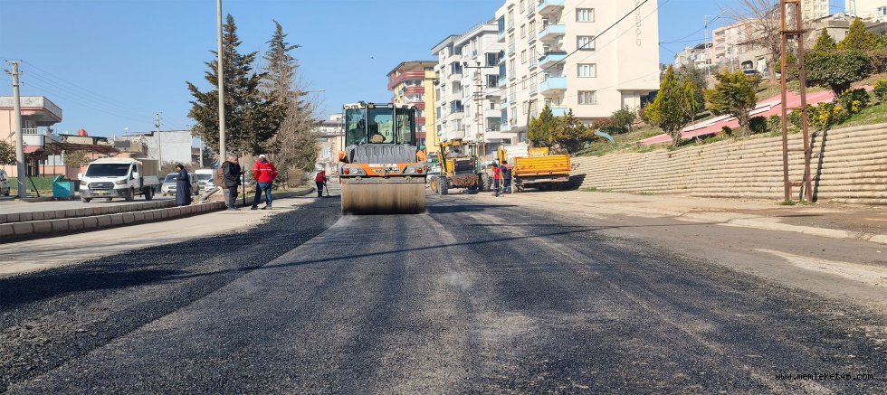 KAHRAMANMARAŞ BÜYÜKŞEHİR, DULKADİROĞLU’NDA YOLLARI BİR BİR YENİLEMEYE DEVAM EDİYOR