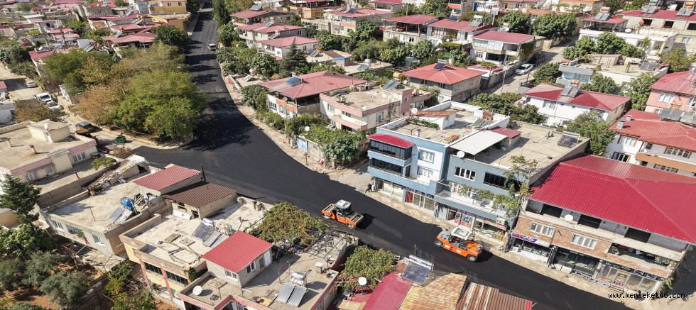 KAHRAMANMARAŞ BÜYÜKŞEHİR’İN ASFALT MESAİSİ SOKAK SOKAK, CADDE CADDE DEVAM EDİYOR