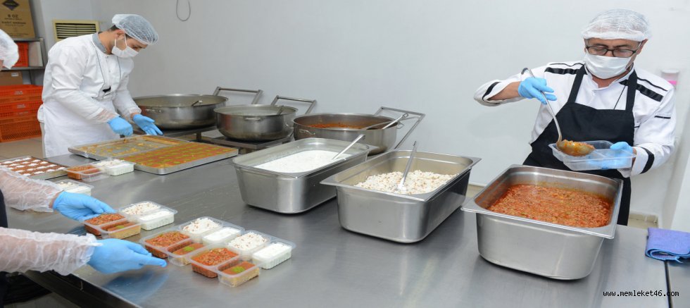 KAHRAMANMARAŞ BÜYÜKŞEHİR RAMAZAN’DA DA ULU ÇINARLARIN YANINDA