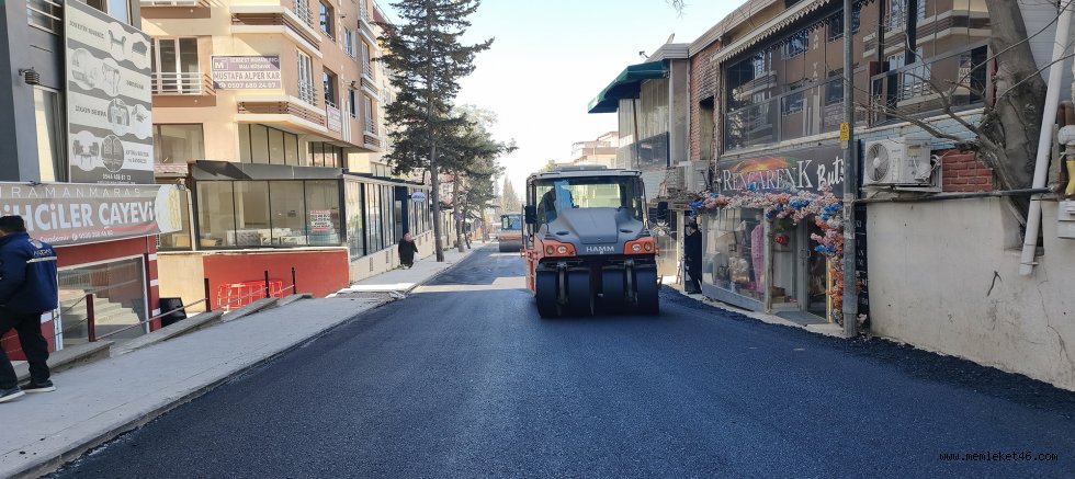 KAHRAMANMARAŞ BÜYÜKŞEHİR, YOL YENİLEMELERİNİ HUMMALI BİR ŞEKİLDE SÜRDÜRÜYOR