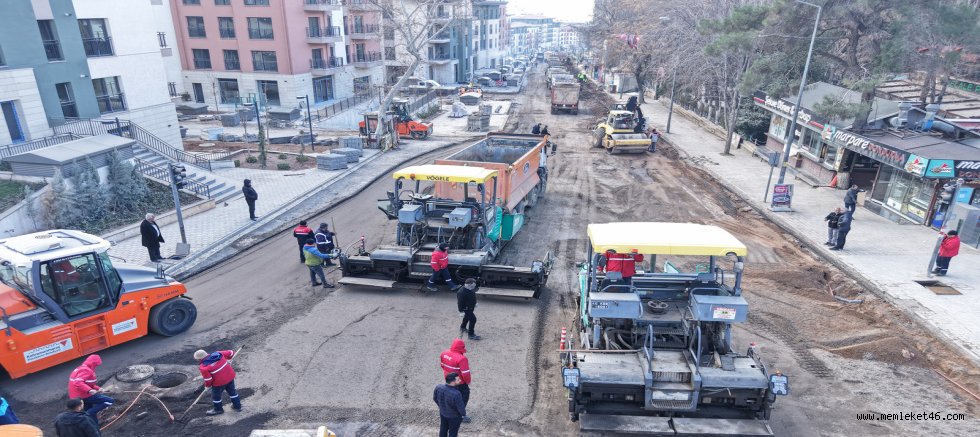 KAHRAMANMARAŞ’TA ASFALT SIRASI ZÜBEYDE HANIM BULVARI’NDA
